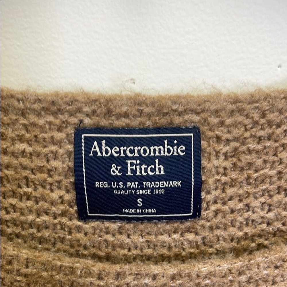 Abercrombie & Fitch Brown and Cream Crew Neck Sweater - Picture 3 of 4